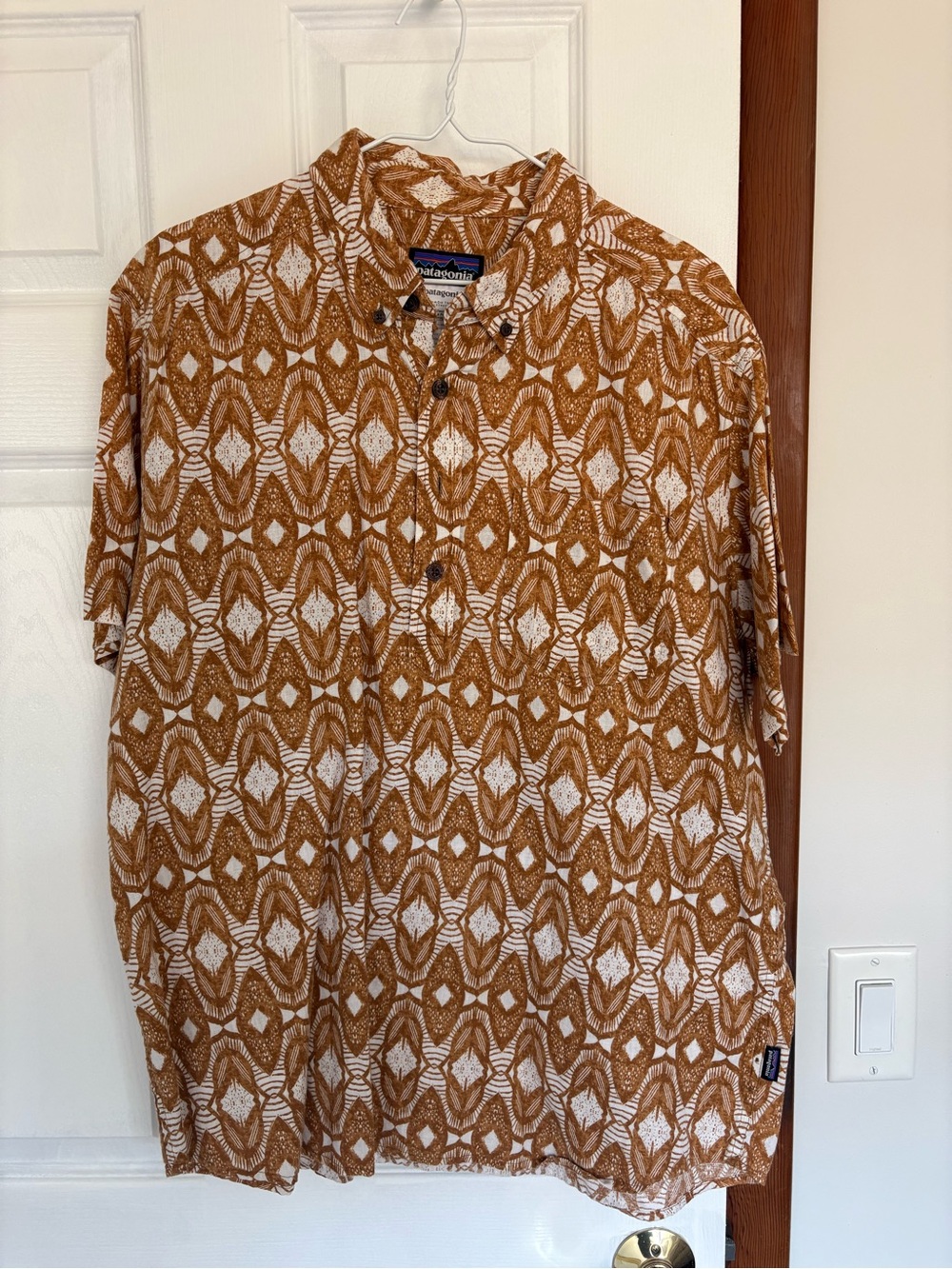 Patagonia Men's Short-Sleeve Button-Up Shirt - Rust & White Geometric